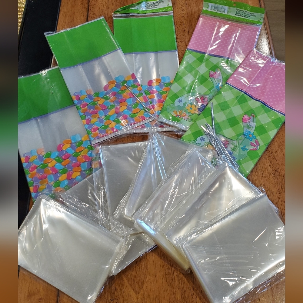 OVER 1,000 CELLO BAGS / TREAT BAGS AND CAKE POP STICKS BAKING